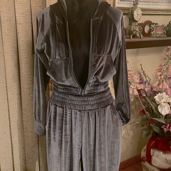 Cool Run Sweats. Color Grey. Size M. - Picture 2 of 16